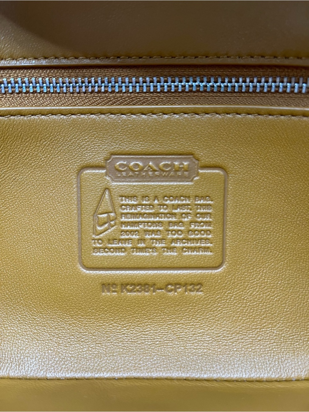 Auth Coach Hamptons Shoulder Bag - Picture 6 of 8